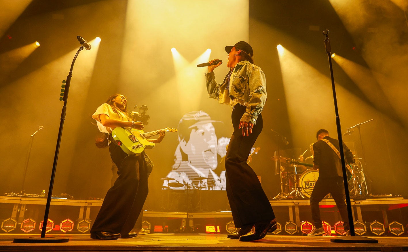 Marlena hizo vibrar al público en el Palacio de los Deportes de Santander con sus canciones más míticas y las de su último trabajo, 'La Victoria'.